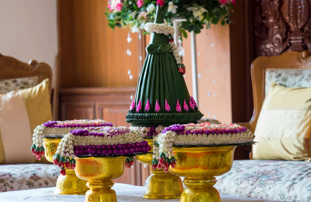 พานเชิญขันหมากใส่อะไรบ้าง_ รวมของมงคลสำหรับพิธีแต่งงานแบบไทย